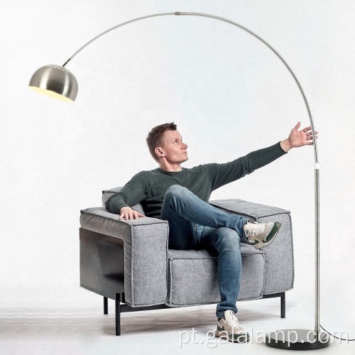 Candeeiro de pé elegante com base de mármore em arco de design italiano